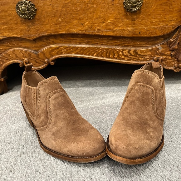 Sofft Women's Tan Suede Ankle Booties - Picture 1 of 7